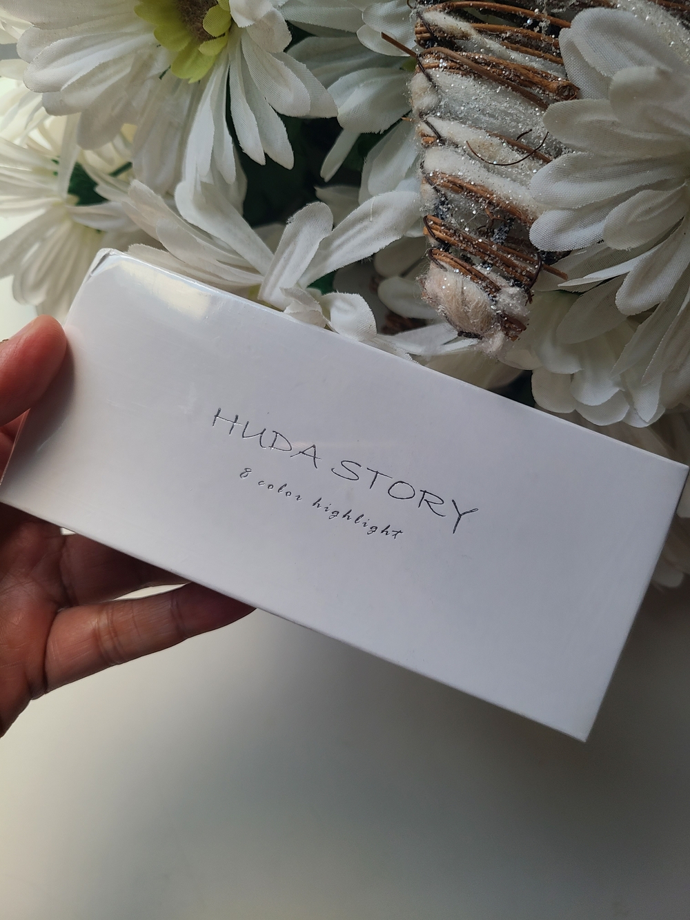 New Huda Story 8 Color Highlight Palette - White Box